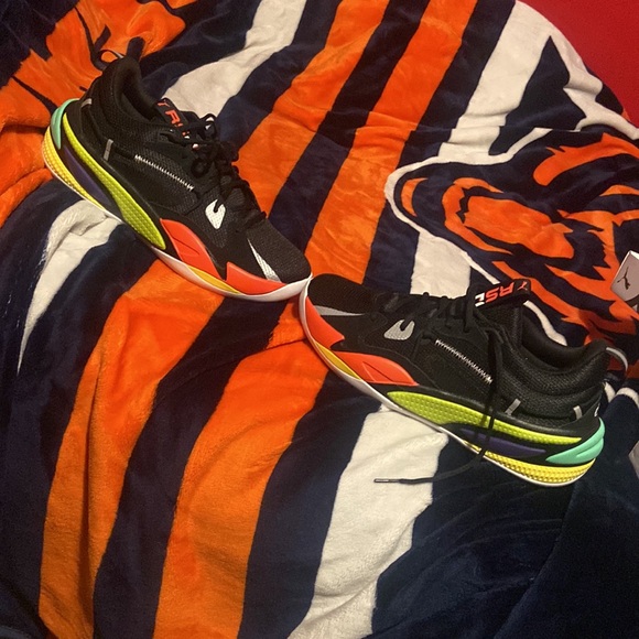 First jcole basketball shoes that dropped. Size Mens 10.5. Multi color - Picture 4 of 7